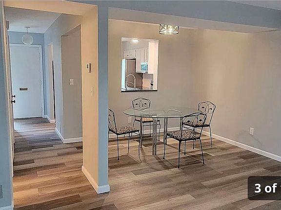 3rd image of 904 Ravine Dr