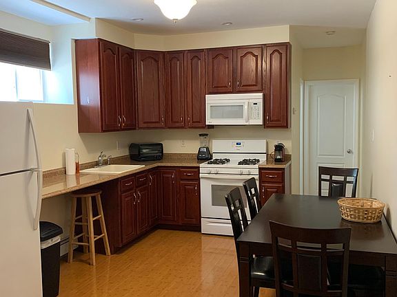2nd image of 1076 Sinclair Ave