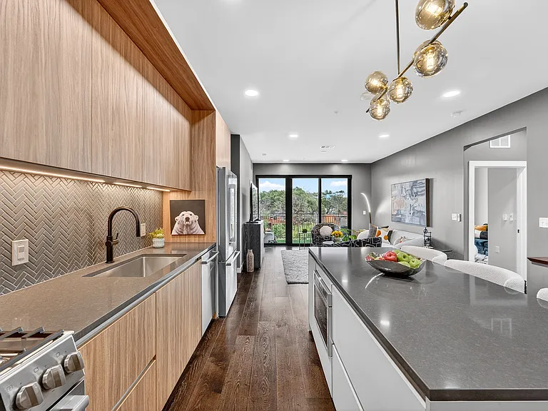 2209 S 1st St — Photo 11