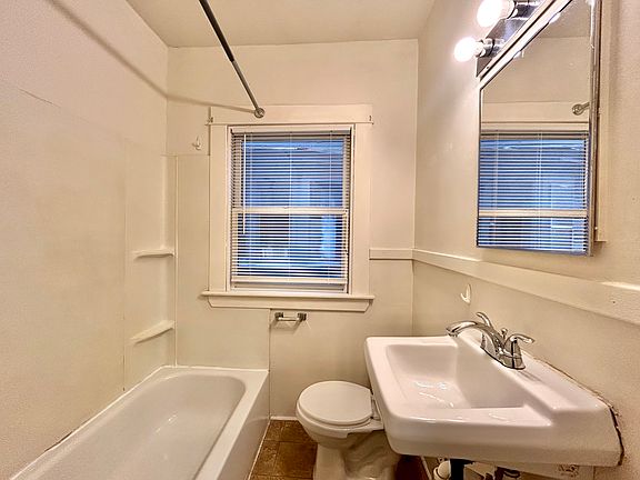 5th image of 600 Lafayette Ave SE APT 1