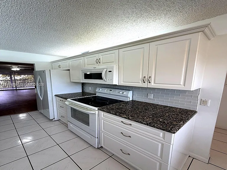 1400 SW 124th Ter #402Q — Photo 2