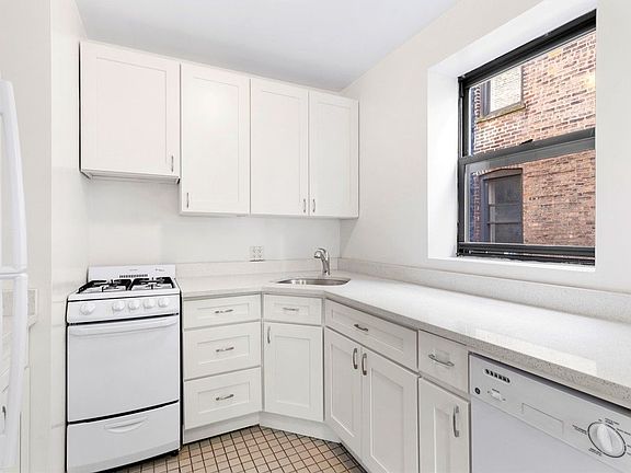 2nd image of 506 Amsterdam Ave #5BW