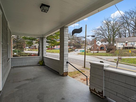4th image of 2829 Glenway Ave