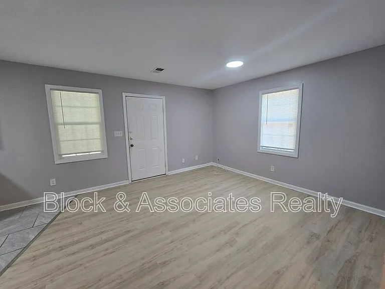 1302 Bencini Pl — Photo 5