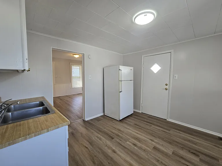217 Crippen St #1 — Photo 8