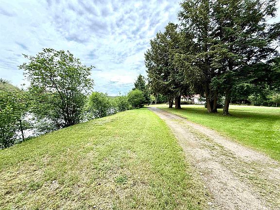 2nd image of 80 River Dr