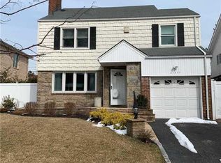 21931 Peck Ave, Hollis Hills, NY 11427