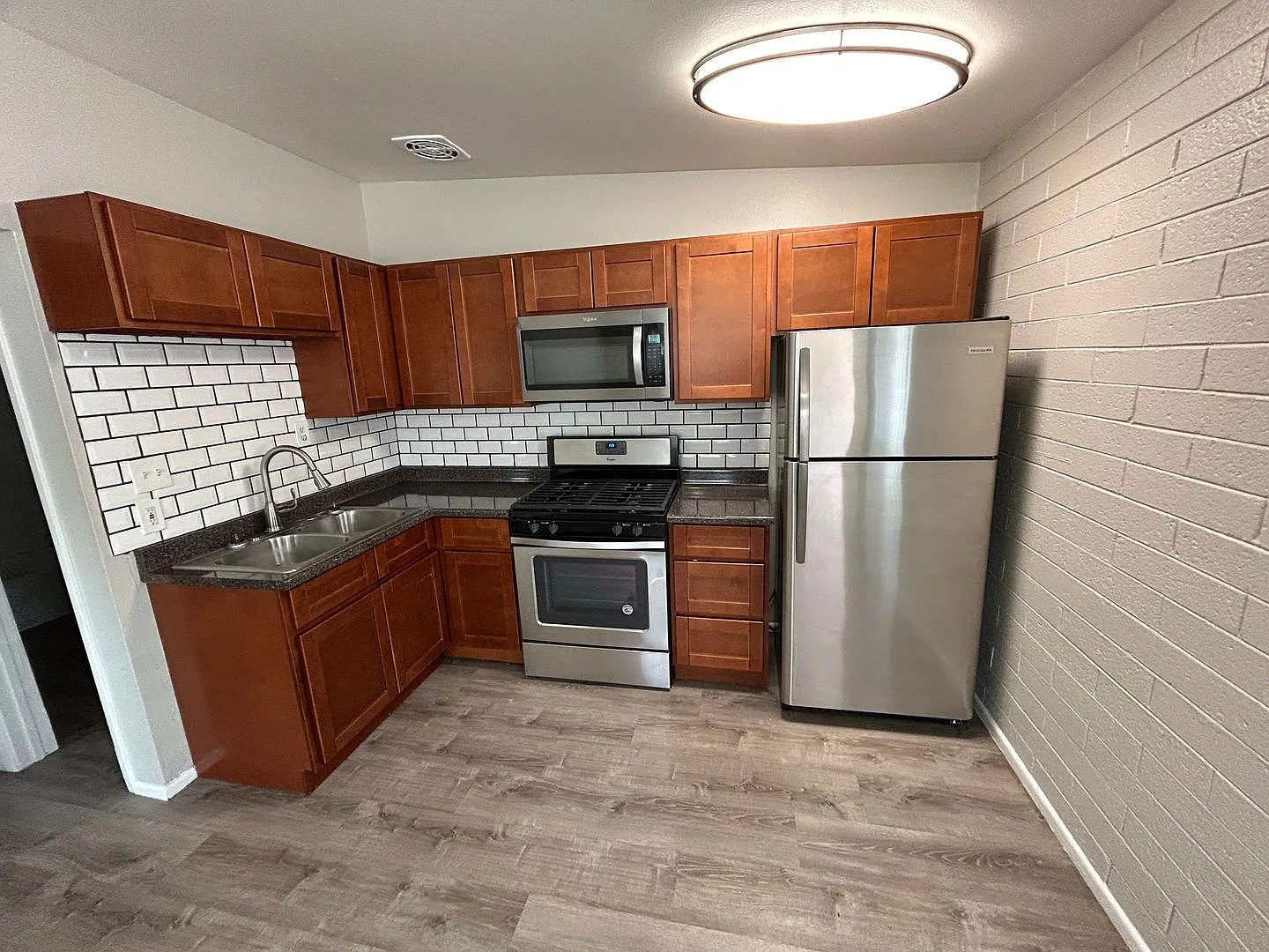 1 bed, 1.0 bath, 480 sqft, $900 — Photo 1