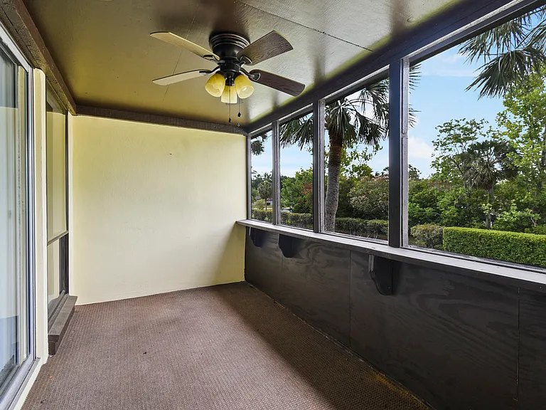 40 Club House Dr #207 — Photo 16