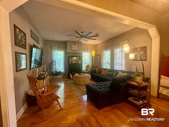 3rd image of 325 E Horner St