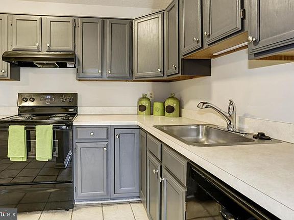 5th image of 2110 Whitehall Rd Unit 2B