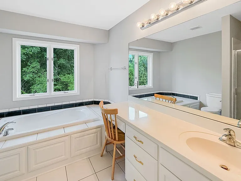 3200 Lakeside Dr — Photo 17