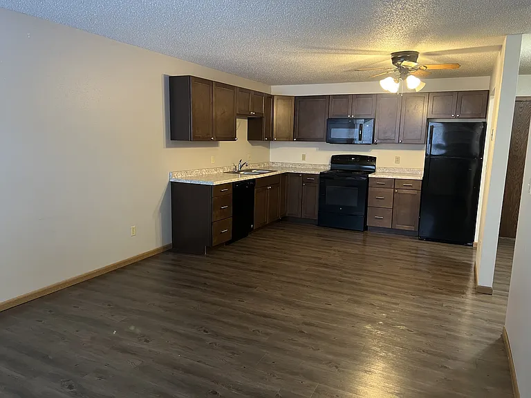 1544 E Gateway Cir S — Photo 1