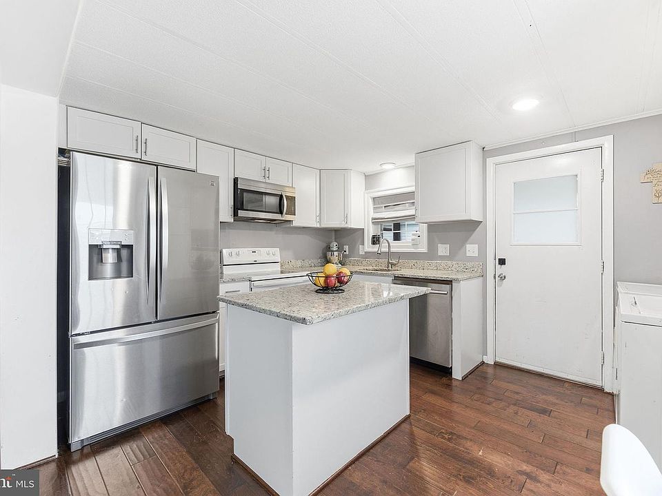 1st image of 9132 Goldenrod Ln
