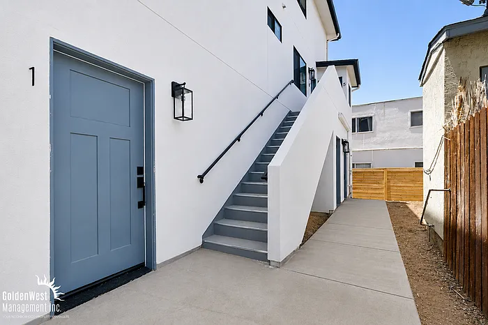3075 Hawthorn St #5 — Photo 23