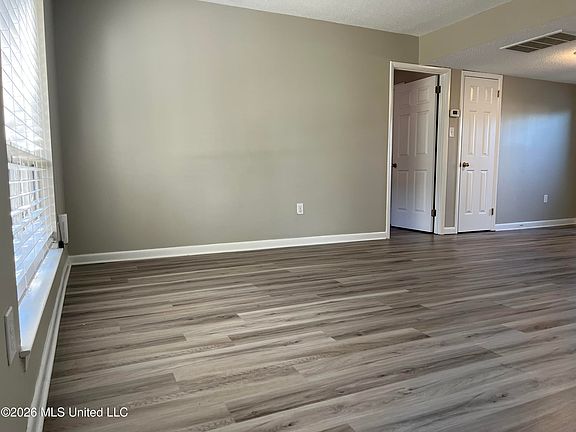 4th image of 550 Post Rd APT 607