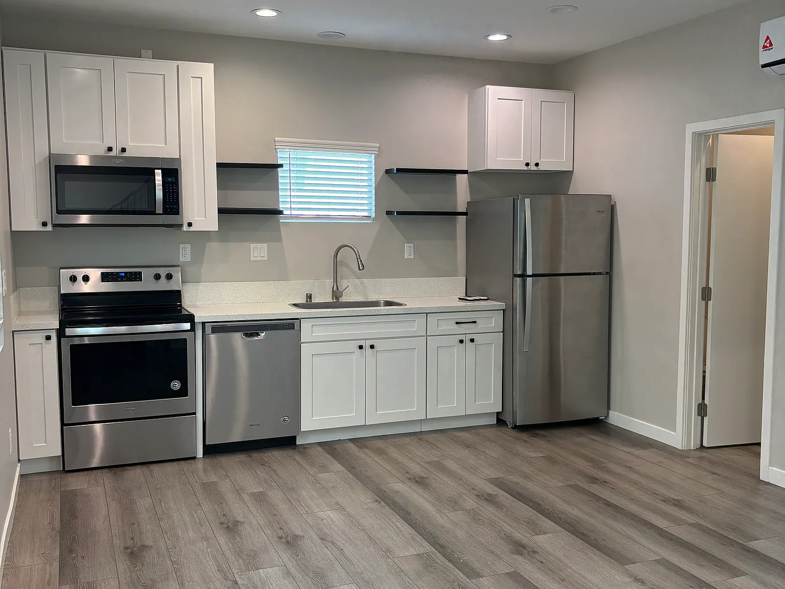 2 bed, 1.5 bath, 825 sqft, $2,895 — Photo 3