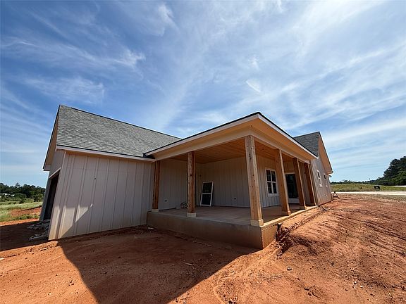 3rd image of 111 W Cupit Way