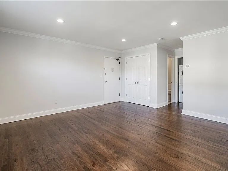 48 Roseland Avenue Apartments — Photo 18