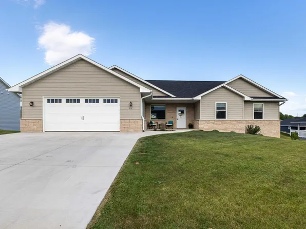 918 Kinzlee Ct, Peosta, IA 52068