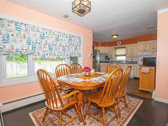 4th image of 39 Wavecrest Ave
