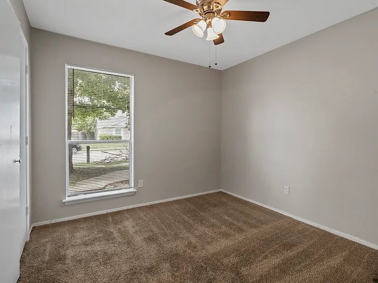 7012 Lincolnshire Ln — Photo 7