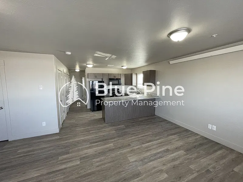 3 bed, 2.0 bath, 1250 sqft, $1,250 — Photo 3