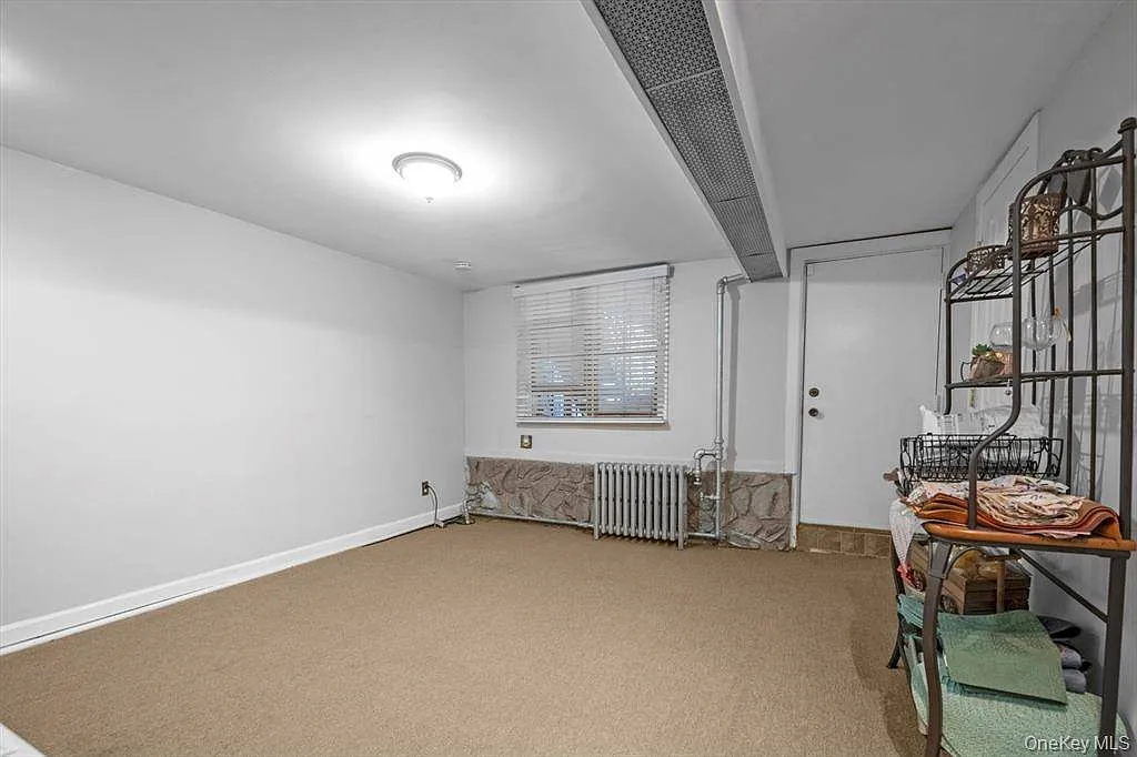 Building Photo - 2433 Young Ave #B