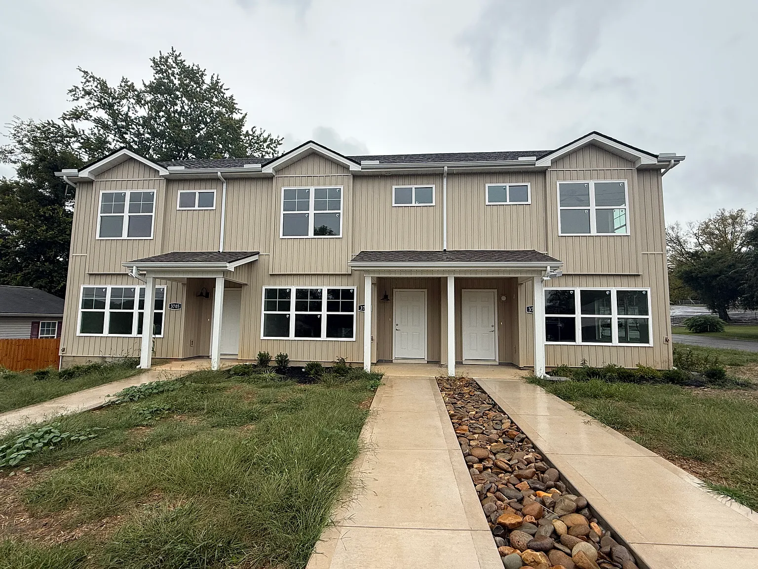 4 bed, 1313 sqft, $2,000 — Photo 1