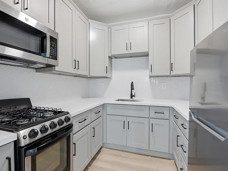 3105 5th Ave #16 — Photo 2