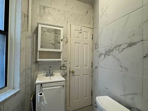 5th image of 426 W 47th St APT 2A