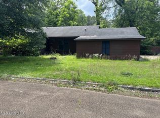 4561 Meadowhill Dr, Jackson, MS 39206