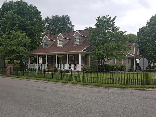 86 Bridge St, Staffordsville, KY 41256