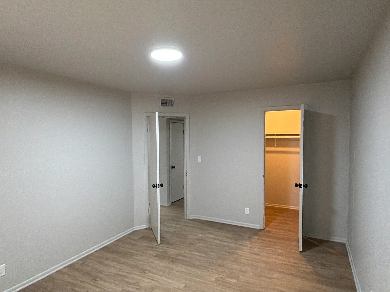 2 bed, 950 sqft, $1,150 — Photo 3