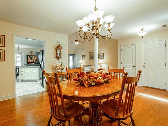 4th image of 429 Peachtree Cir