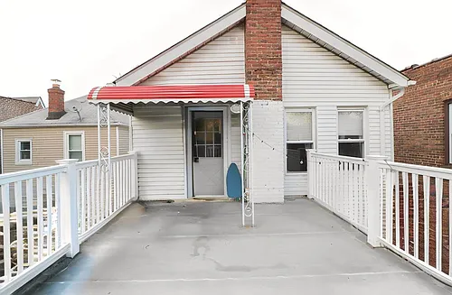 1643 Lurting Ave #2 Photo 1