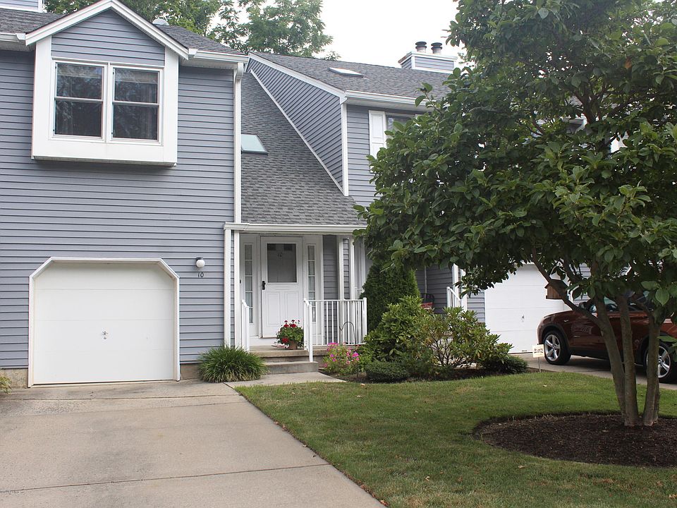 1st image of 10 Essex Dr