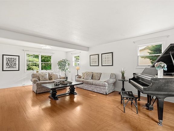 3rd image of 218 Old Lesnett Rd