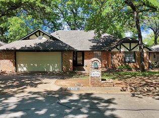 5715 Trail Crest Dr, Arlington, TX 76017