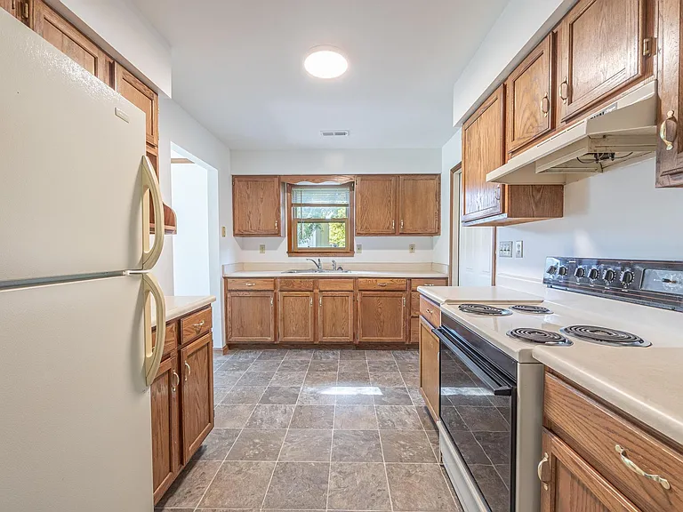 44 Arlington Ct — Photo 10