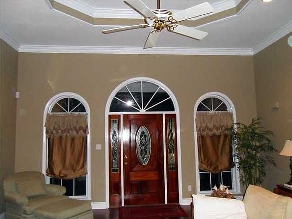 3rd image of 12885 Dauphin Ct