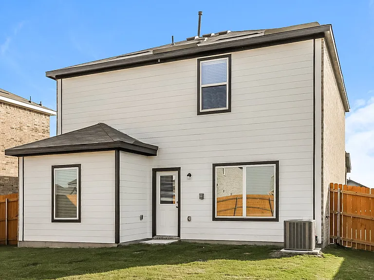 302 Patton Ln — Photo 17