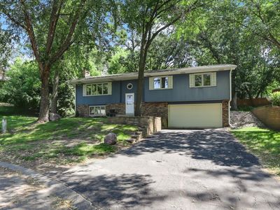 570 Crestview Dr S, Maplewood, MN, 55119