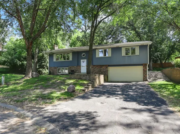 570 Crestview Dr S, Maplewood, MN 55119