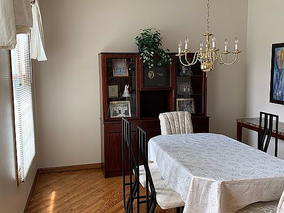 Formal dining/hardwood floor