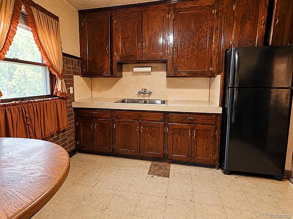 4th image of 8345 Cloverlawn St