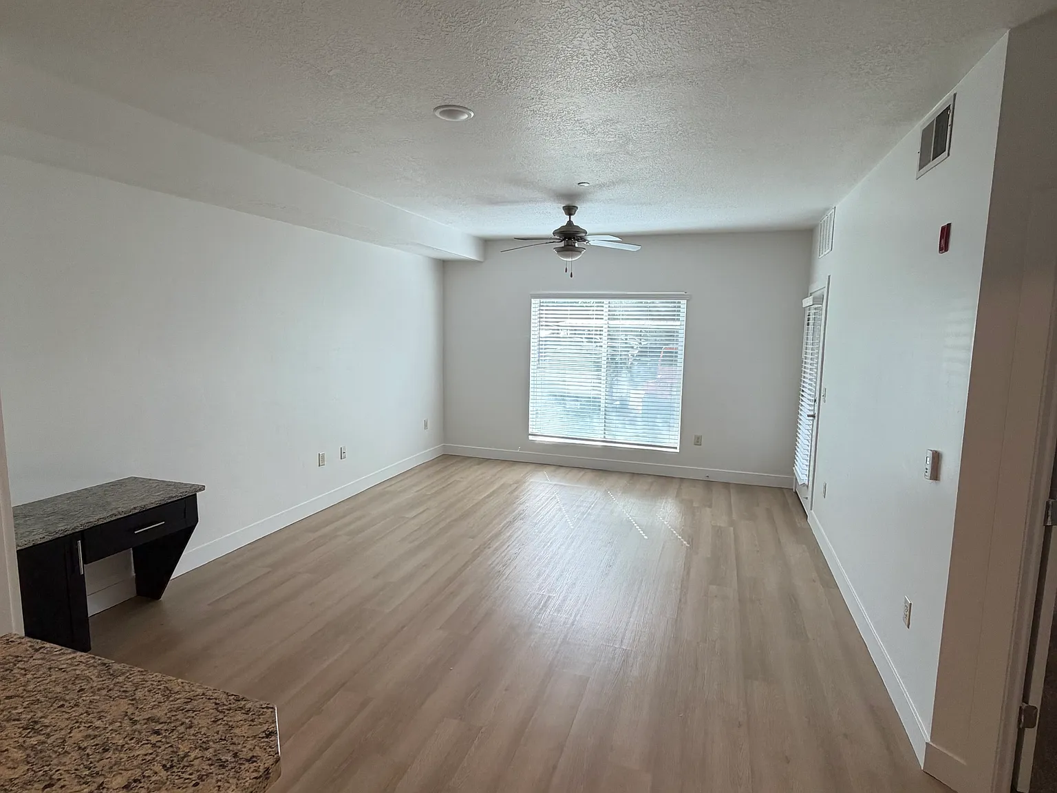 1 bed, 750 sqft, $1,306 — Photo 2