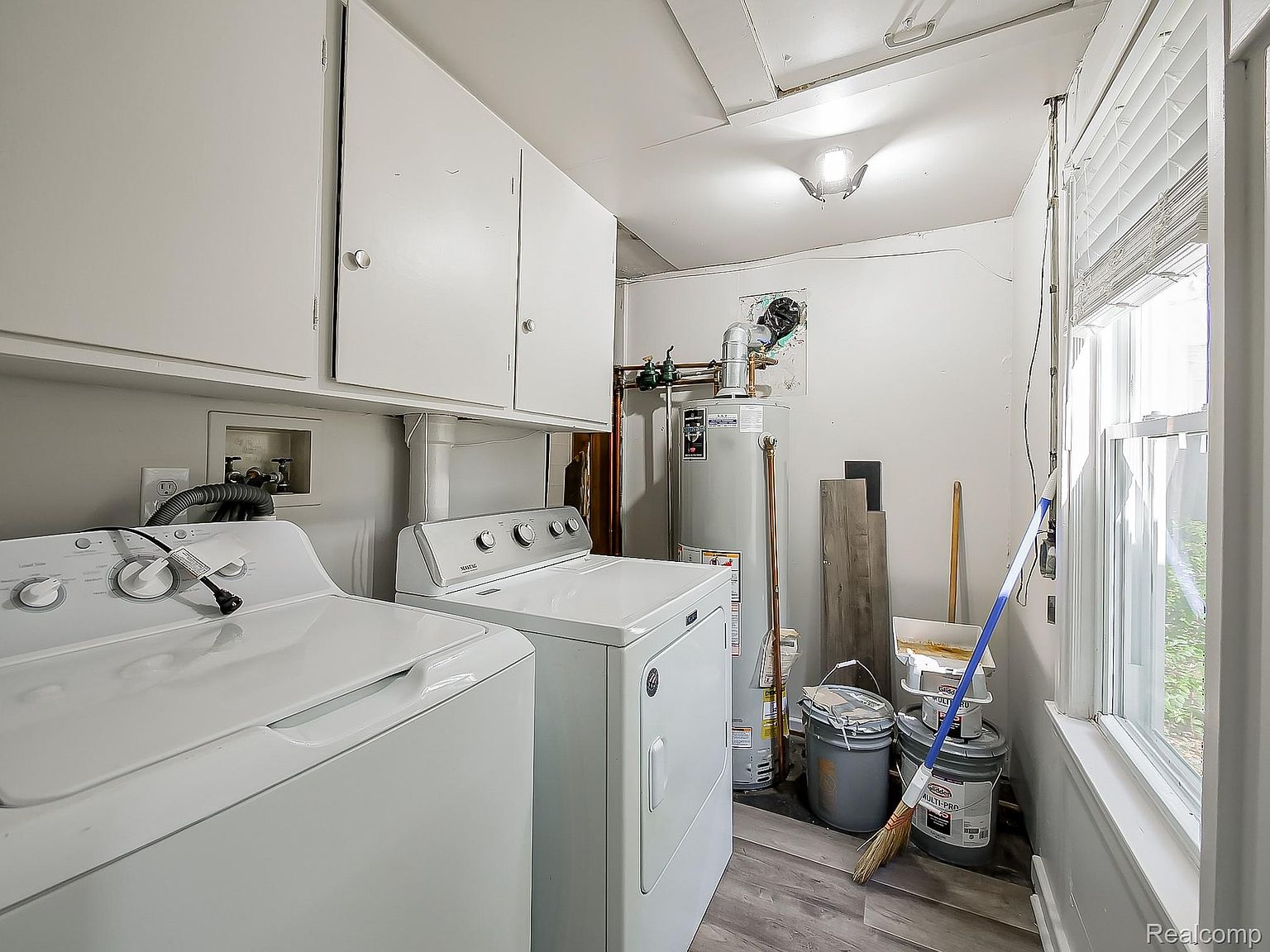 20380 Floral St, photo 15