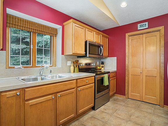 3rd image of 396 Timberlake Dr E