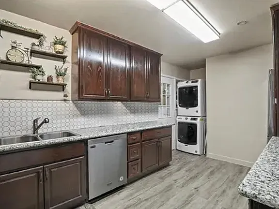 1710 Westwood Dr — Photo 5
